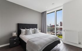 Ellie N Conys 3 Bedroom Apartment With 2 Bathrooms, An Ensuite, Kitchen And Balcony In Stratford Westfield